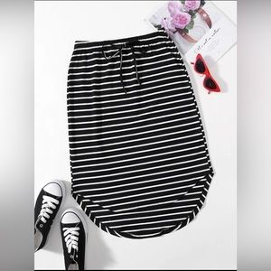 2XL SHEIN Curve knee length striped elastic waist skirt with front tie, pockets